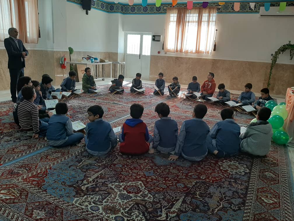 تصاویر برگزاری جشن شکرگزاری قرآن در نمازخانه ی دبستان