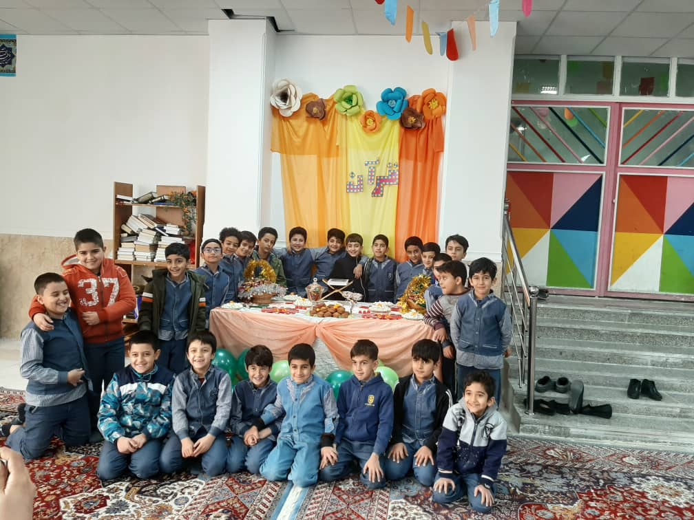 تصاویر برگزاری جشن شکرگزاری قرآن در نمازخانه ی دبستان